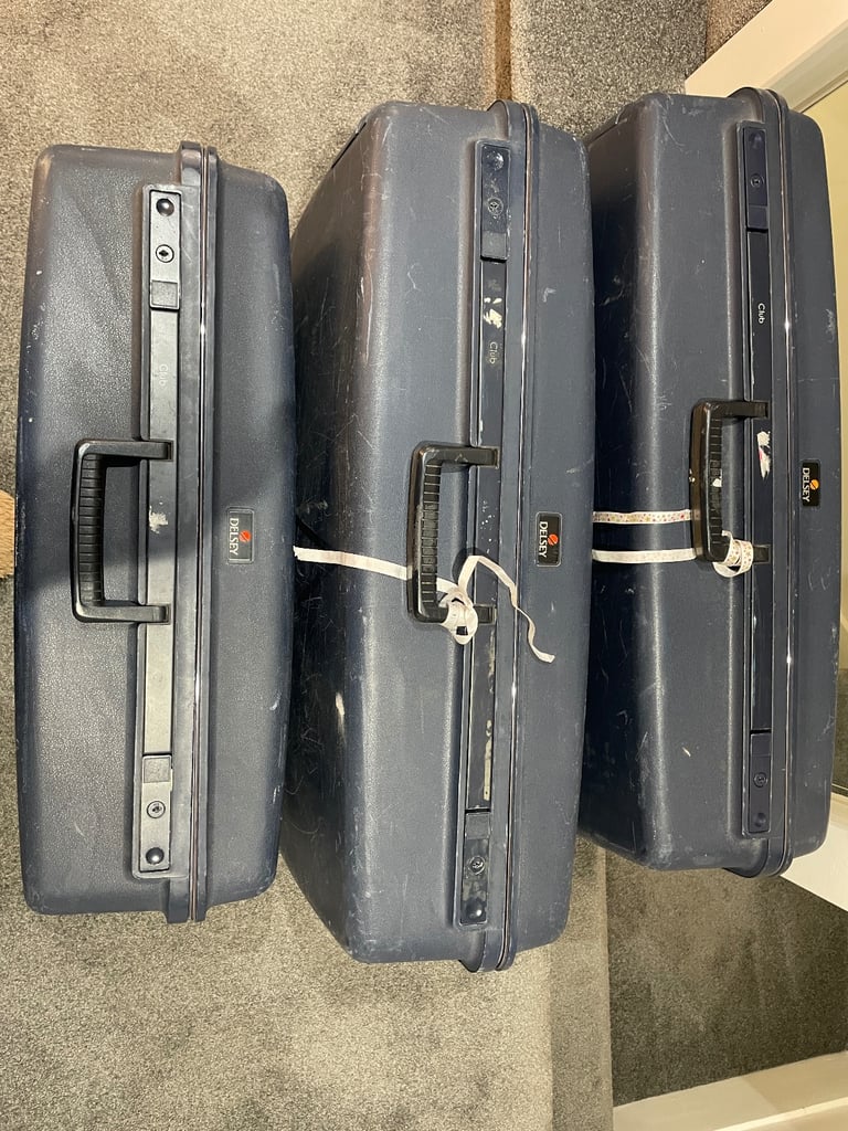 Set of 3 Delsey Club Suitcases