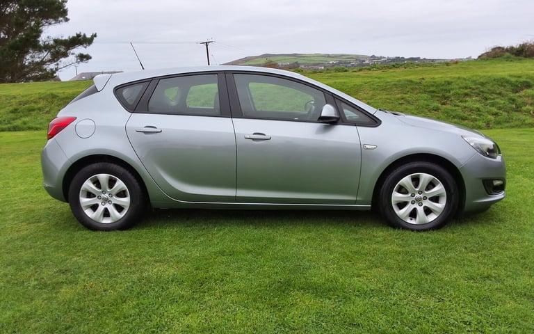 2015 Vauxhall Astra 1.4i 16V Design 5dr HATCHBACK Petrol Manual
