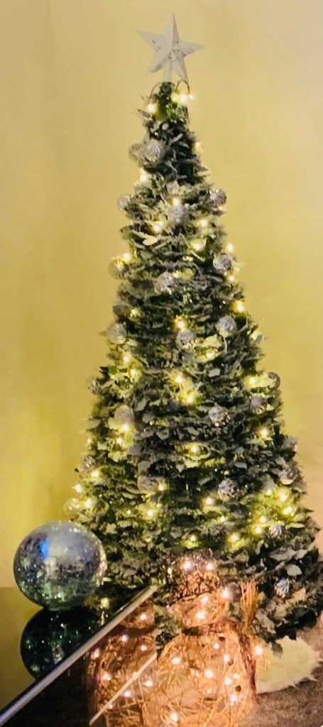 image for Deluxe pre lit pop up Christmas tree