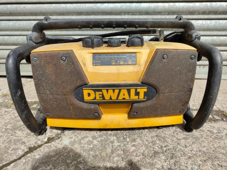 image for DeWALT Heavy duty site radio and charger 