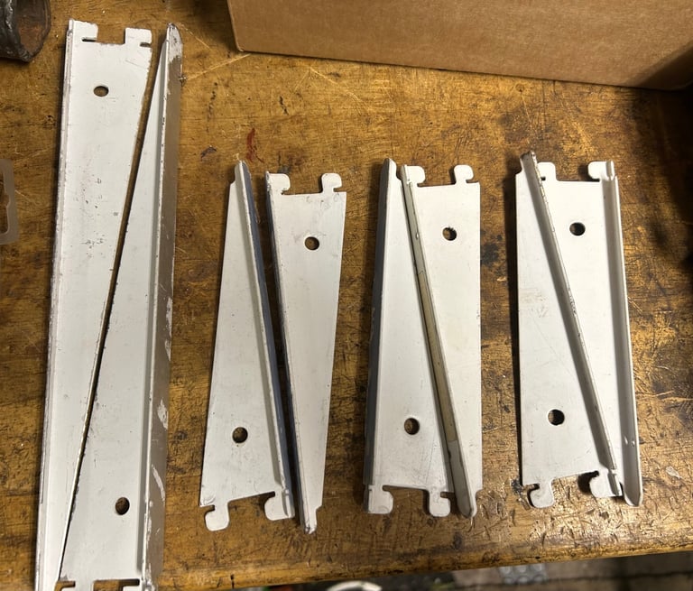 Adjustable Shelf brackets 
