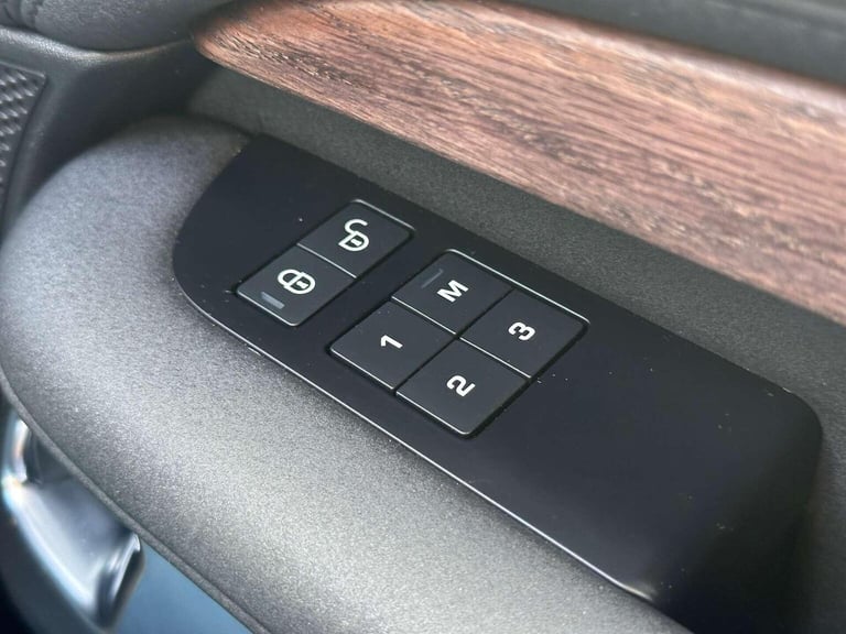 LAND ROVER DISCOVERY 3.0 SD V6 HSE Auto 4WD Euro 6 (s/s) 5dr 2020