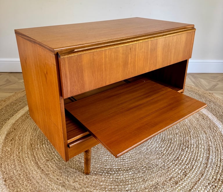 Mid century modern style vintage retro tv media hifi sideboard unit 