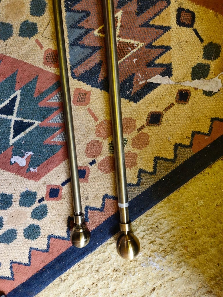 2X SET OF Curtain Poles - Antique Brass Plain Metal Ball Extendable Curtain WITH 2 CURTAINS
