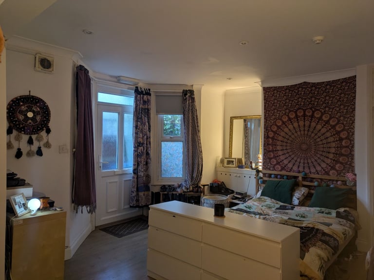 Cosy Basement Flat on St Clements Street, Oxford 