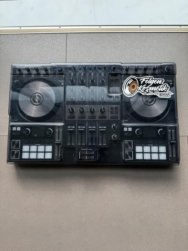 Traktor Kontrol S4 MK3 DJ controller