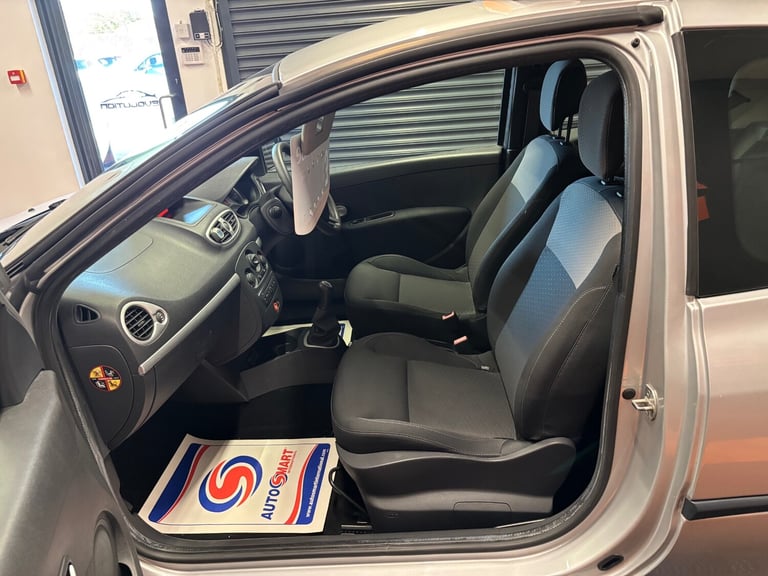 2010 Renault Clio 1.2 16V I-Music 3dr HATCHBACK Petrol Manual