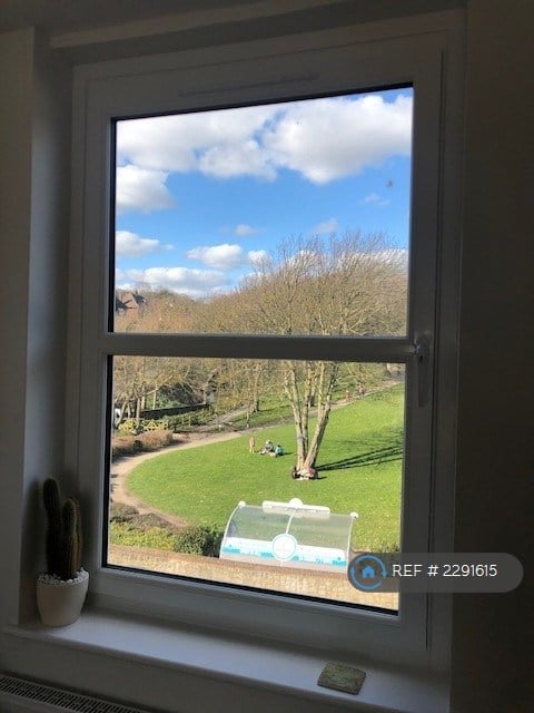 2 bedroom flat in Sandgate High Street, Sandgate, Folkestone, CT20 (2 bed) (#2291615)