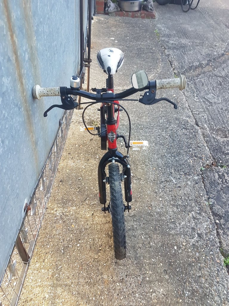 HUFFY IGNITE(RED/BLACK)16 INCH CHILDS BIKE,FULL FIT CHAIN GAURD