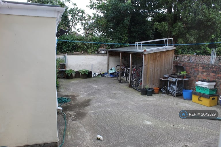 1 bedroom flat in Belvoir Road, Bristol, BS6 (1 bed) (#2642329)