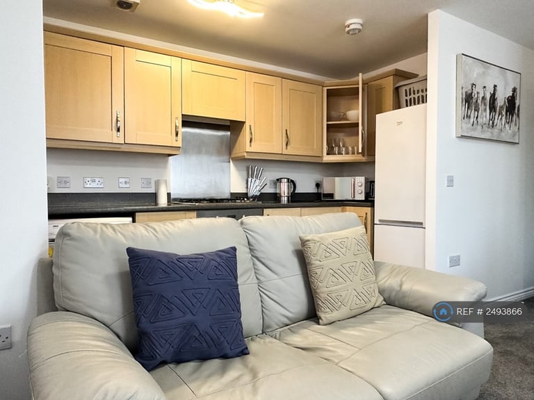 2 bedroom flat in Conyger Close, Great Oakley, Corby, NN18 (2 bed) (#2493866)