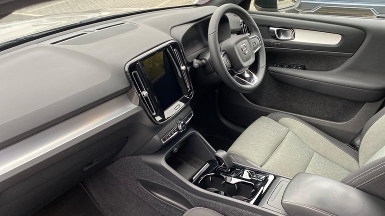 2022 Volvo XC40 2.0 B3 MHEV Plus SUV 5dr Petrol Hybrid DCT Auto Euro 6 (s/s) (163 ps) Petrol/Elec...