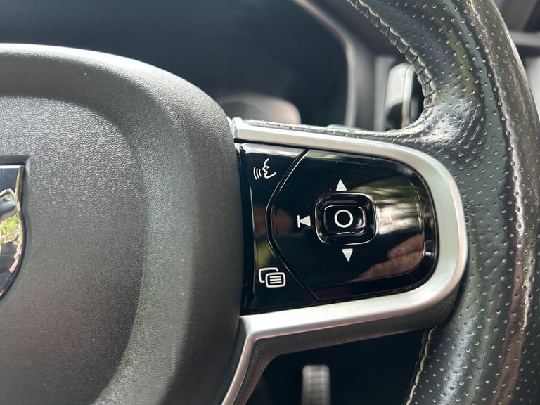 VOLVO XC60 2.0 R-Design T8 Twin Engine AWD 2018