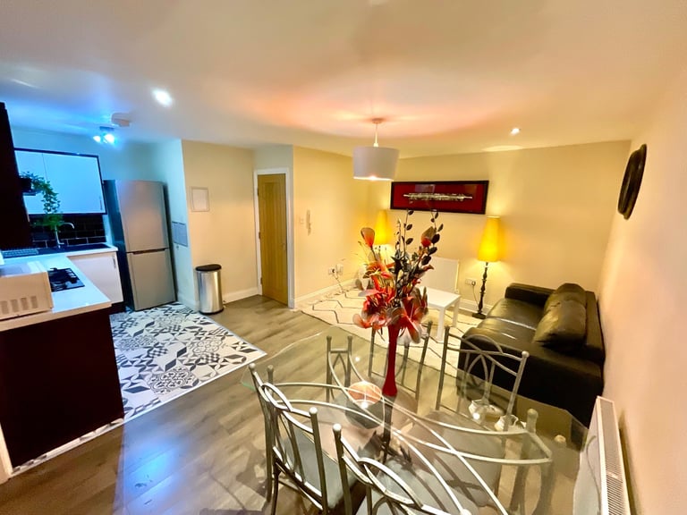 Large 2 bedrooms flat ( CF116AH ) 