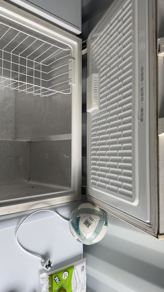 Whirlpool WCN9-1 258L Freezer