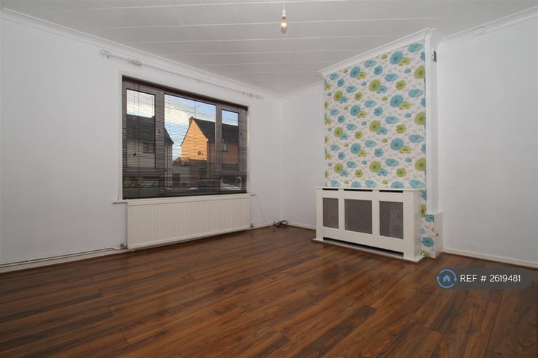 3 bedroom house in Weir Gardens, Rayleigh, SS6 (3 bed) (#2619481)