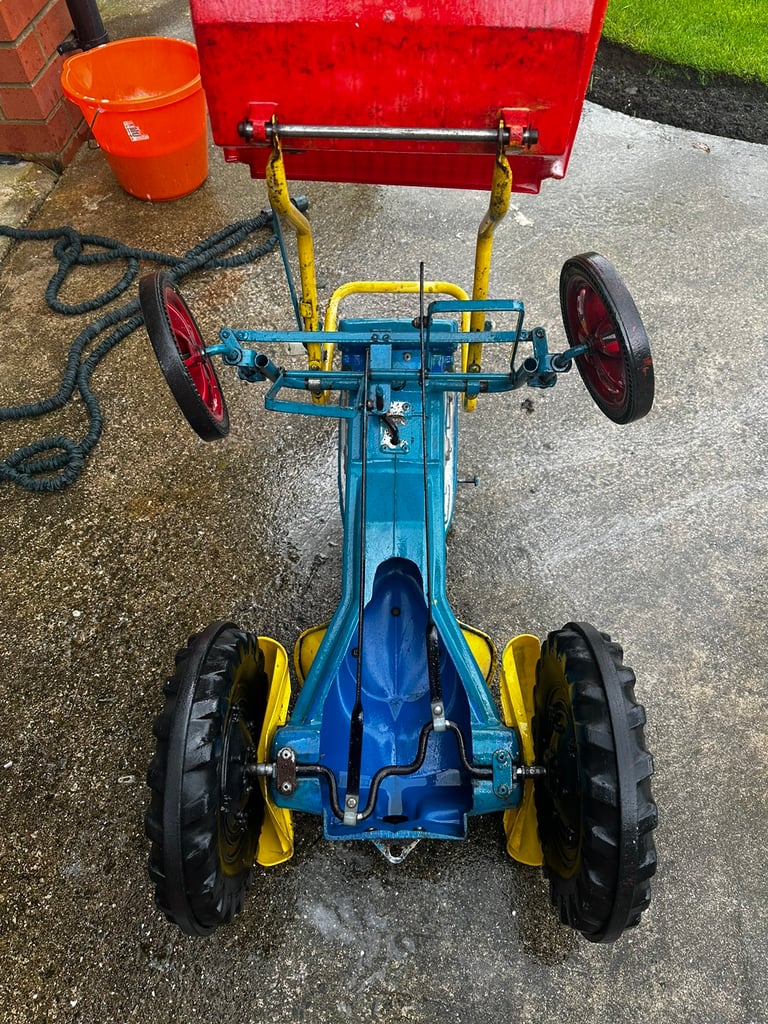 Vintage Tri-ang Tractor Full working order 