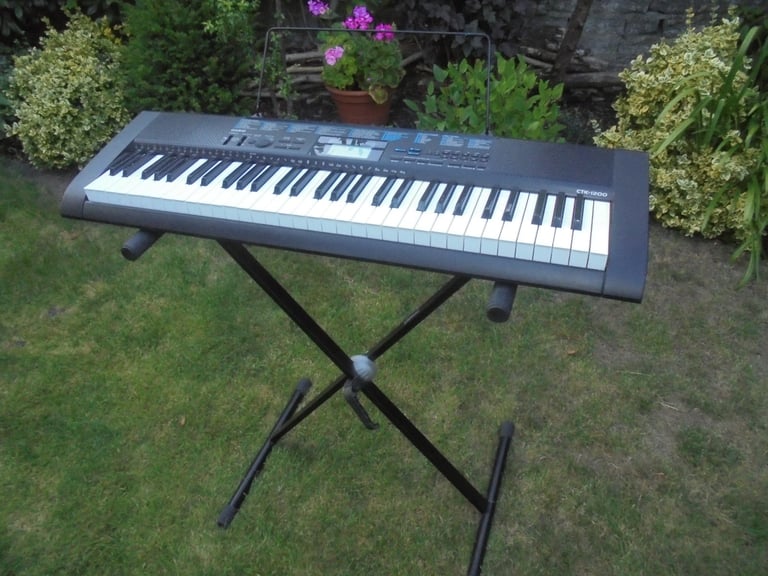 CASIO Piano/Keyboard + User's Guide & CASIO Song Book