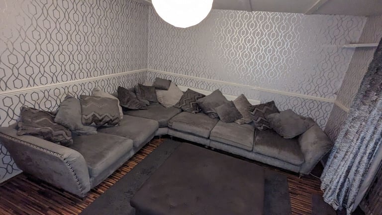 image for DFS Lawrie Pillow Back 2C2 Corner Sofa + No Arm Unit – Excellent Condition