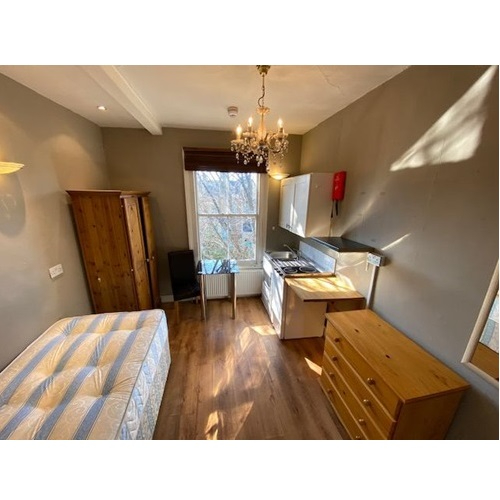 Semi-Studio in Hammersmith Grove, London W6 7HB * All Utility Bills Included.