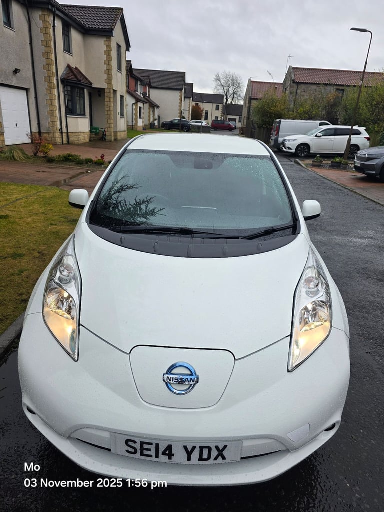 Nissan LEAF Electric and automatic transmission and 1 year MOT 