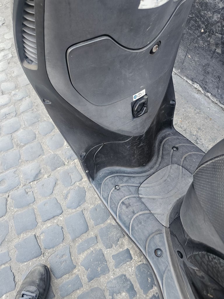 Honda PES 125 balck and yellow 2013 