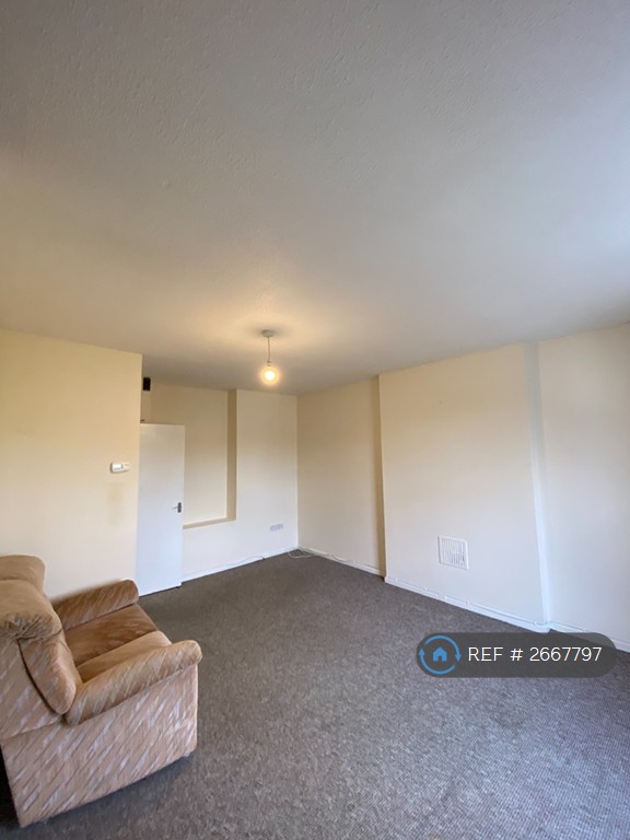 2 bedroom flat in Parade Road, Carmarthen, SA31 (2 bed) (#2667797)