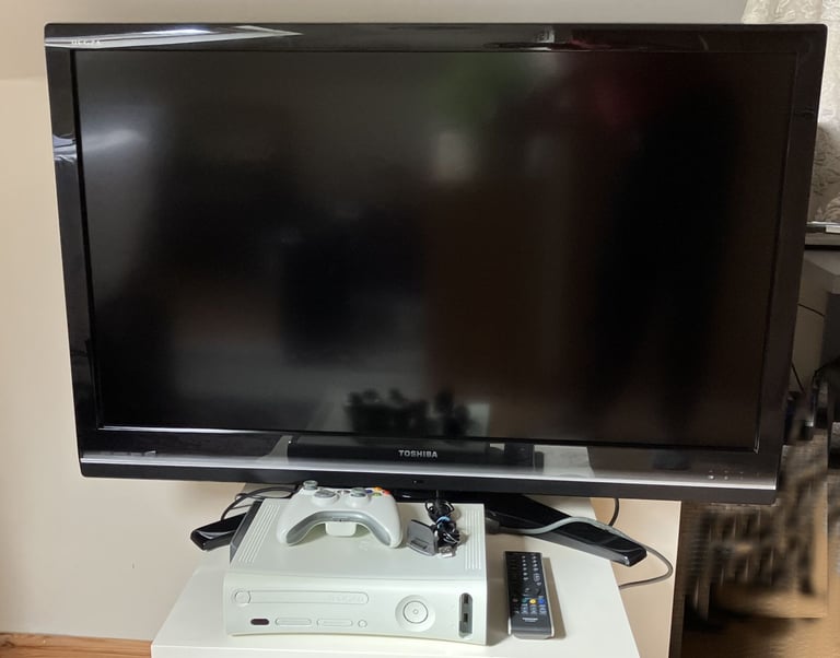 Toshiba 42 inch LCD TV + Xbox 360 bundle (console+controller+games+cables+TV+remote)