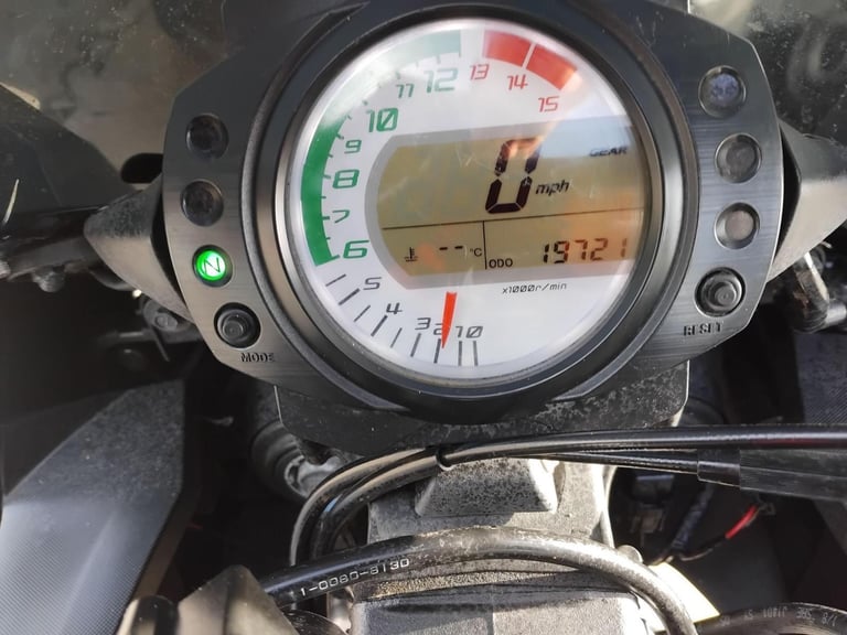 2009 09 KAWASAKI ZX 1000 ZX10 E9F BLACK SPORT BIKE NEW MOT HPI CLEAR