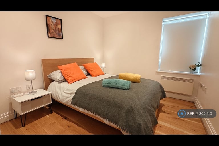2 bedroom flat in St. Davids Square, London, E14 (2 bed) (#2651210)
