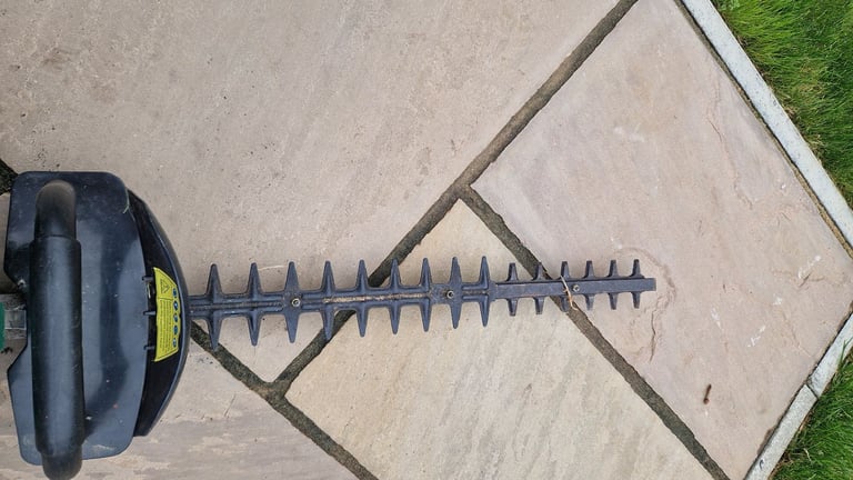 Hedge trimmer 