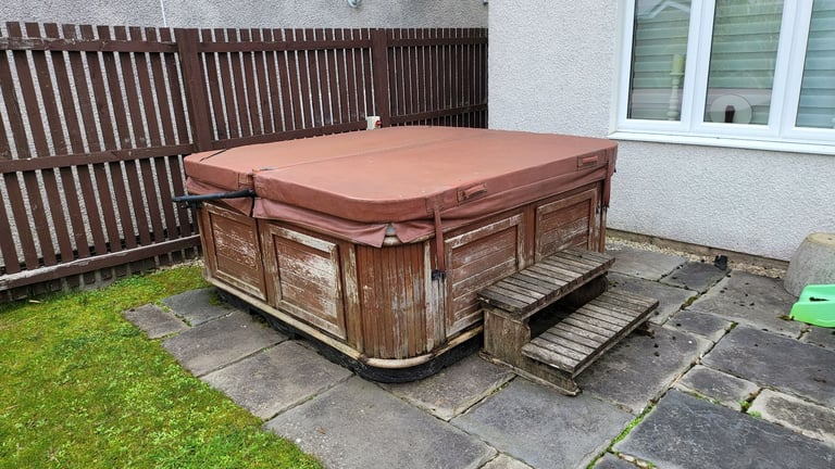 image for Free Arctic Spas Hot Tub – 5-Person Model (Pickup Only)