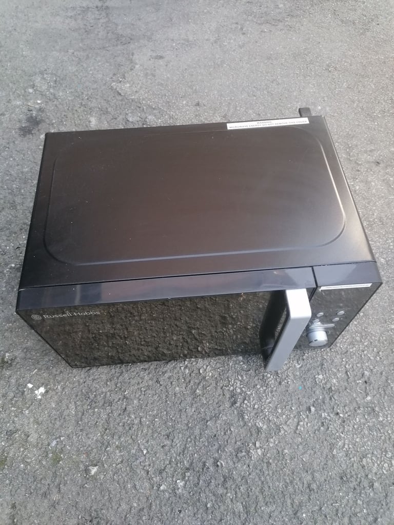 MICROWAVE RUSSELL HOBBS MICROWAVE RETAILS £146 WORKS WELL £50