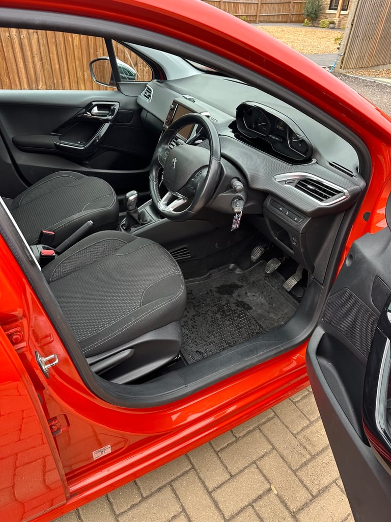 Peugeot, 208 2018, Manual, only 16k miles 