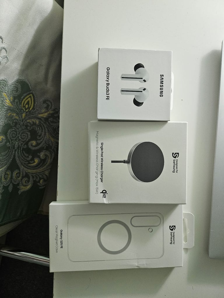 image for Samsung accessories bundle 