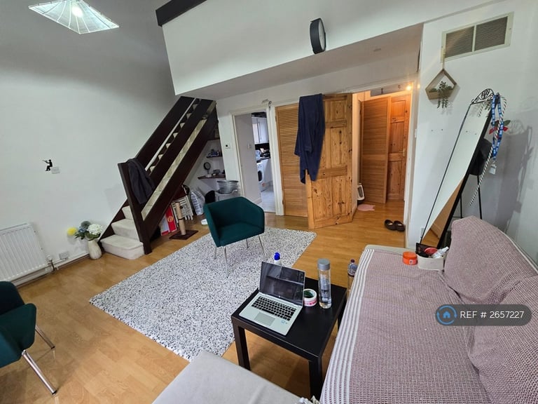 1 bedroom flat in Maiden Place, Lower Earley, Reading, RG6 (1 bed) (#2657227)