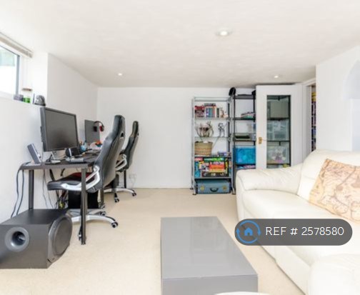 1 bedroom flat in Epsom Road, Guildford, GU1 (1 bed) (#2578580)