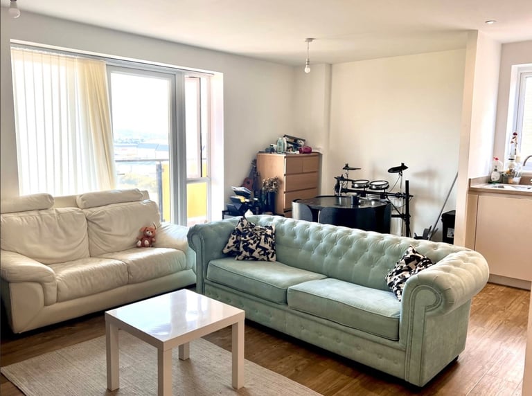 ROOM IN SHARED NEWBUILT FLAT- IG11