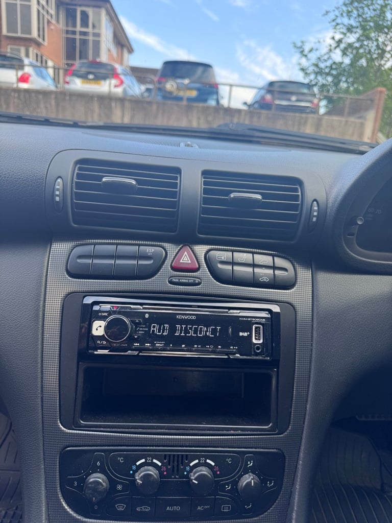 2003 MERCEDES-BENZ C CLASS C180K Avantgarde SE 4dr AUTO PETROL SILVER SALOON VGC