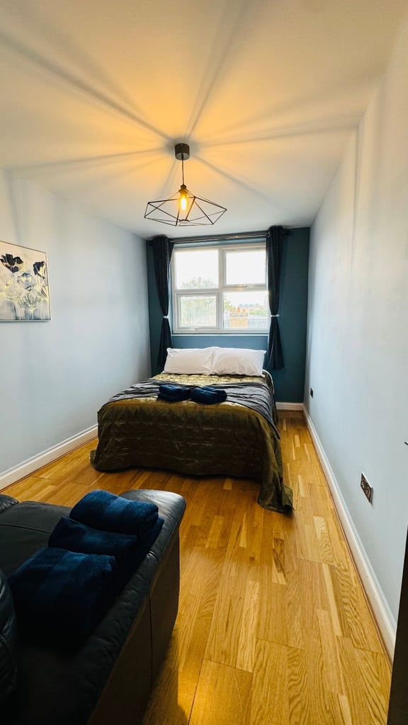 SPACIOUS 1-BEDROOMFLAT FOR RENT - GREENWICH Some bills included
