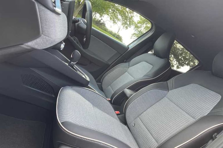 2025 Renault Clio 1.6 E-TECH techno Hatchback 5dr Petrol Hybrid Auto Euro 6 (s/s) (145 ps) Hatchb...