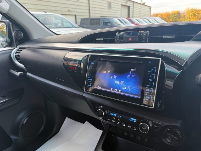 2018 Toyota Hilux Invincible D/Cab Pick Up 2.4 D-4D PICK UP DIESEL Manual