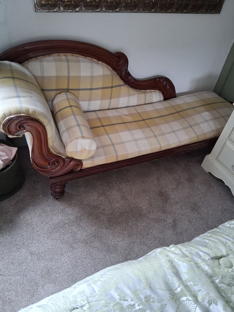 Chaise lounge