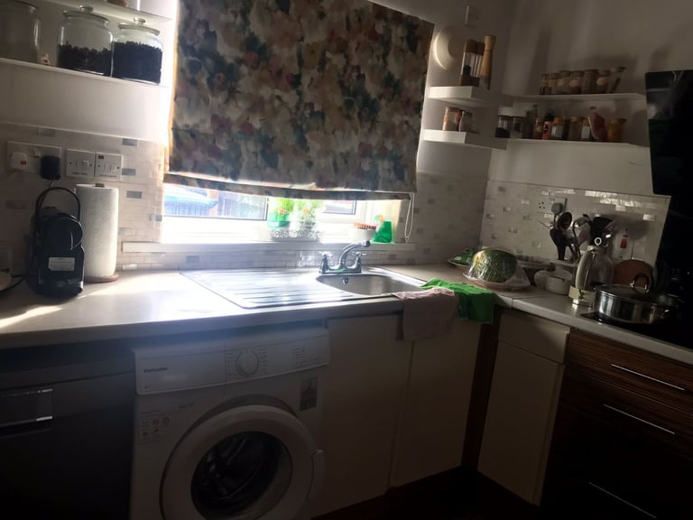 FREE Used Fitted Kitchen – Modern Style –