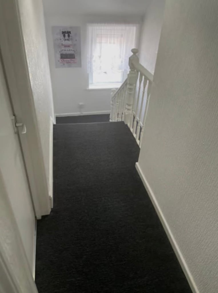 ROOM TO RENT 