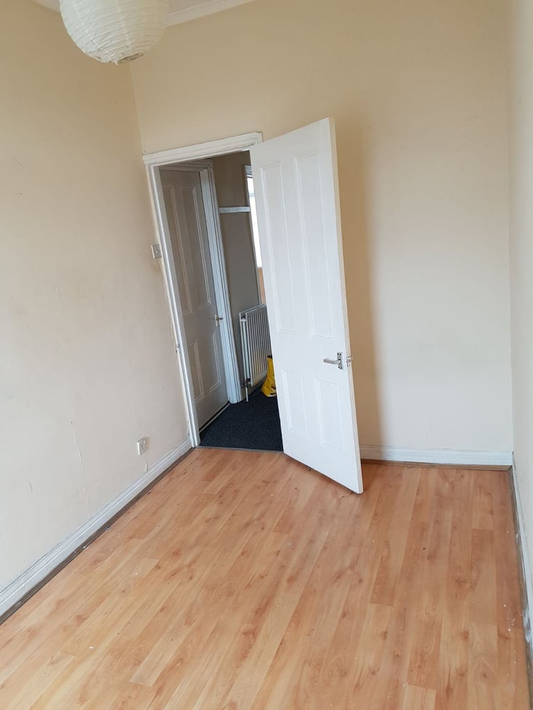 NICE 3 BED ON  Westbourne avenue , Park END,  NE8 4NS Gateshead 