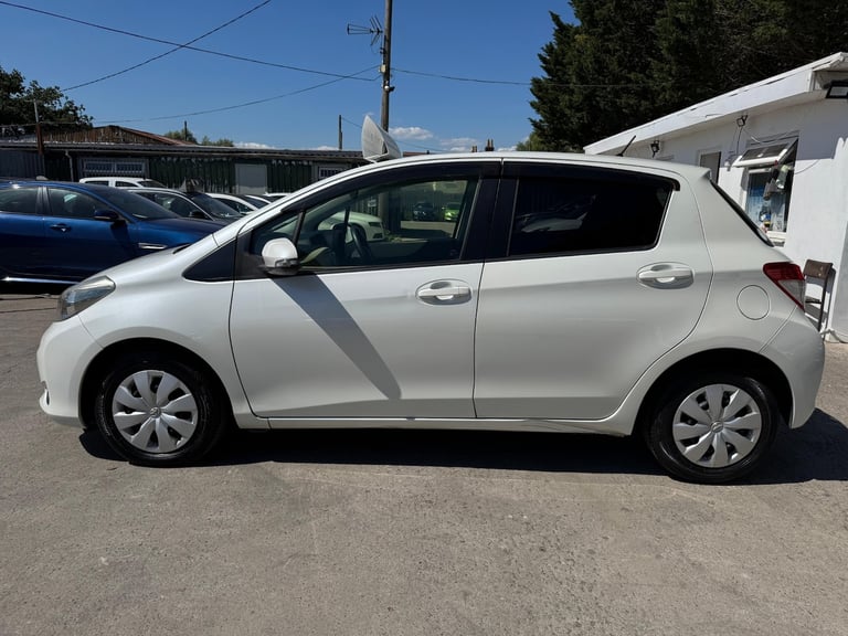 2012 Toyota Vitz YARIS 1.3 5DR AUTO Hatchback Petrol Automatic