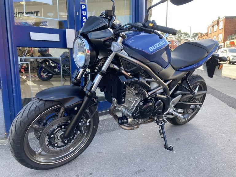 SUZUKI SV650 2025 - 1 OWNER - LOW MILES - FIRST SERVICE COMPLETE - TANK PAD