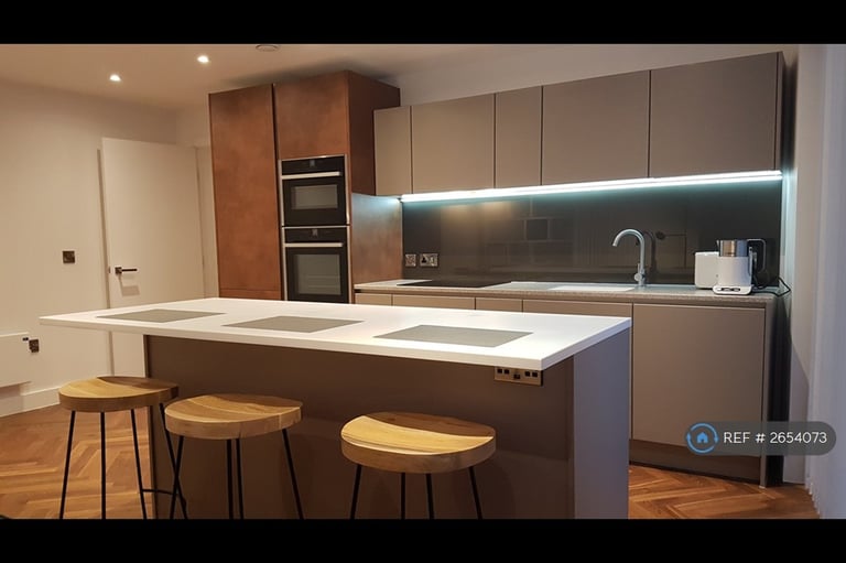 2 bedroom flat in South Tower, Manchester, M15 (2 bed) (#2654073)