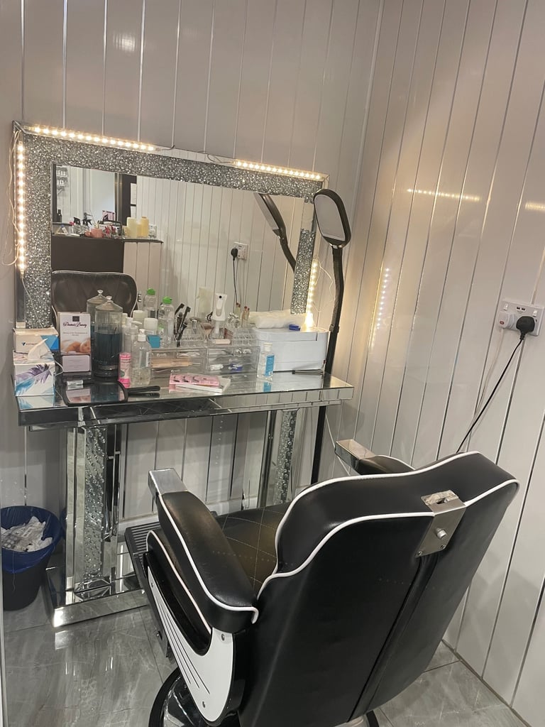 image for Beauty room for rend at Shepherds bush